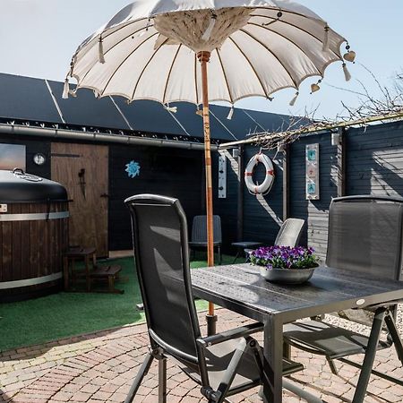 Strandhuis De Zeeparel Met Hottub Petten Exterior photo